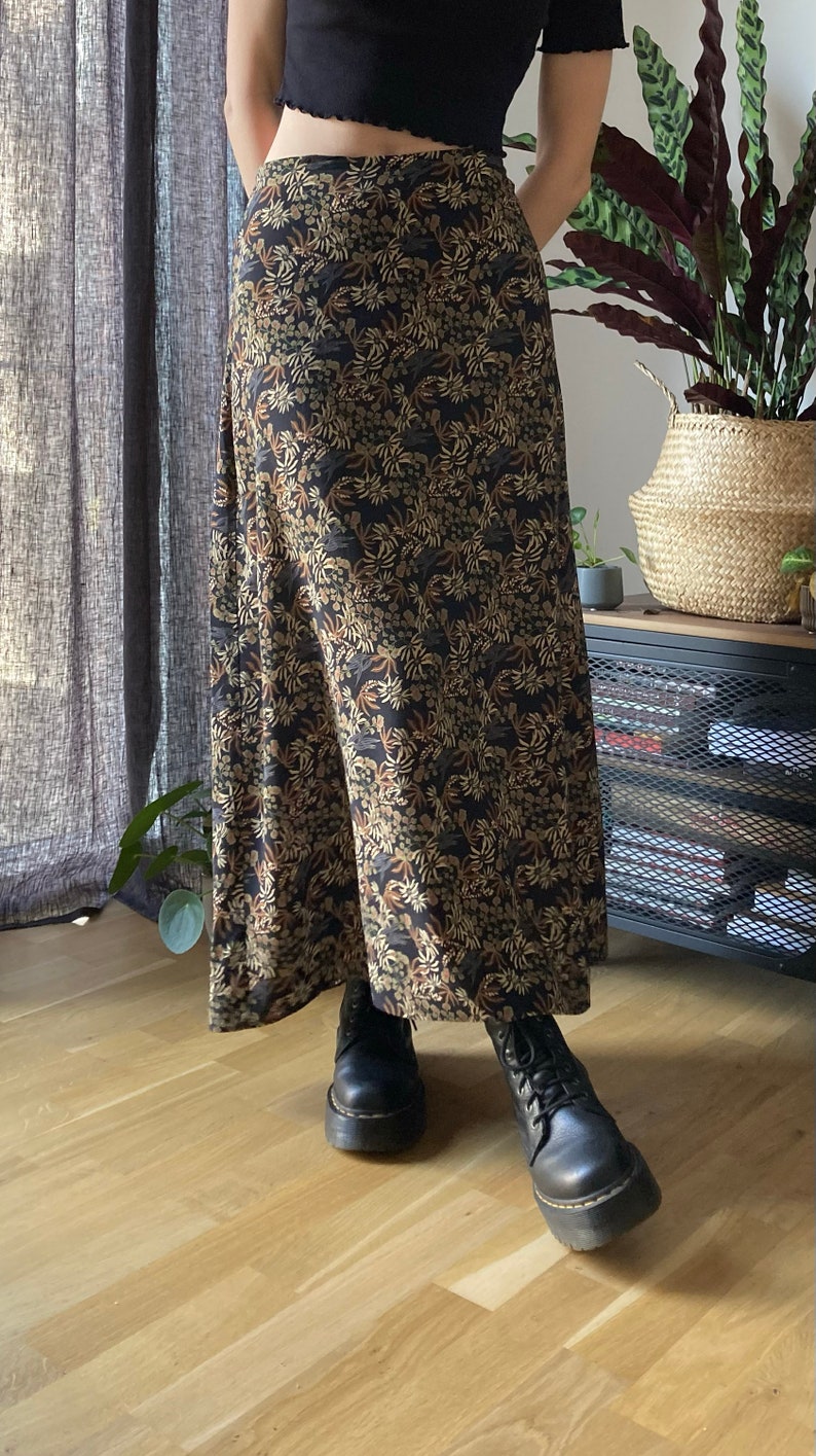 The "Daisy" Skirt | A-line skirt with a slit PDF pattern | pdf printable sewing pattern